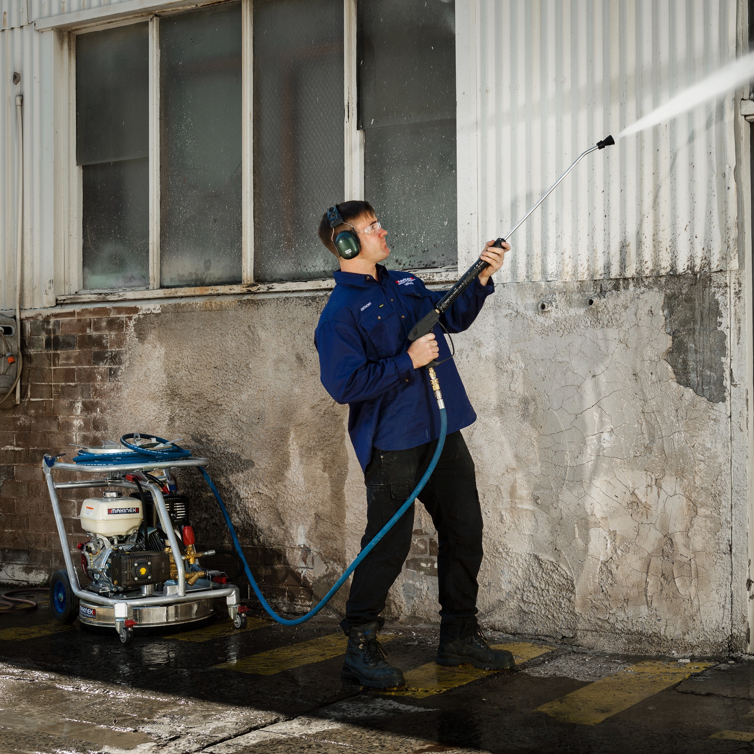 DPW 4000 Brand image showing pressure wand in action 1