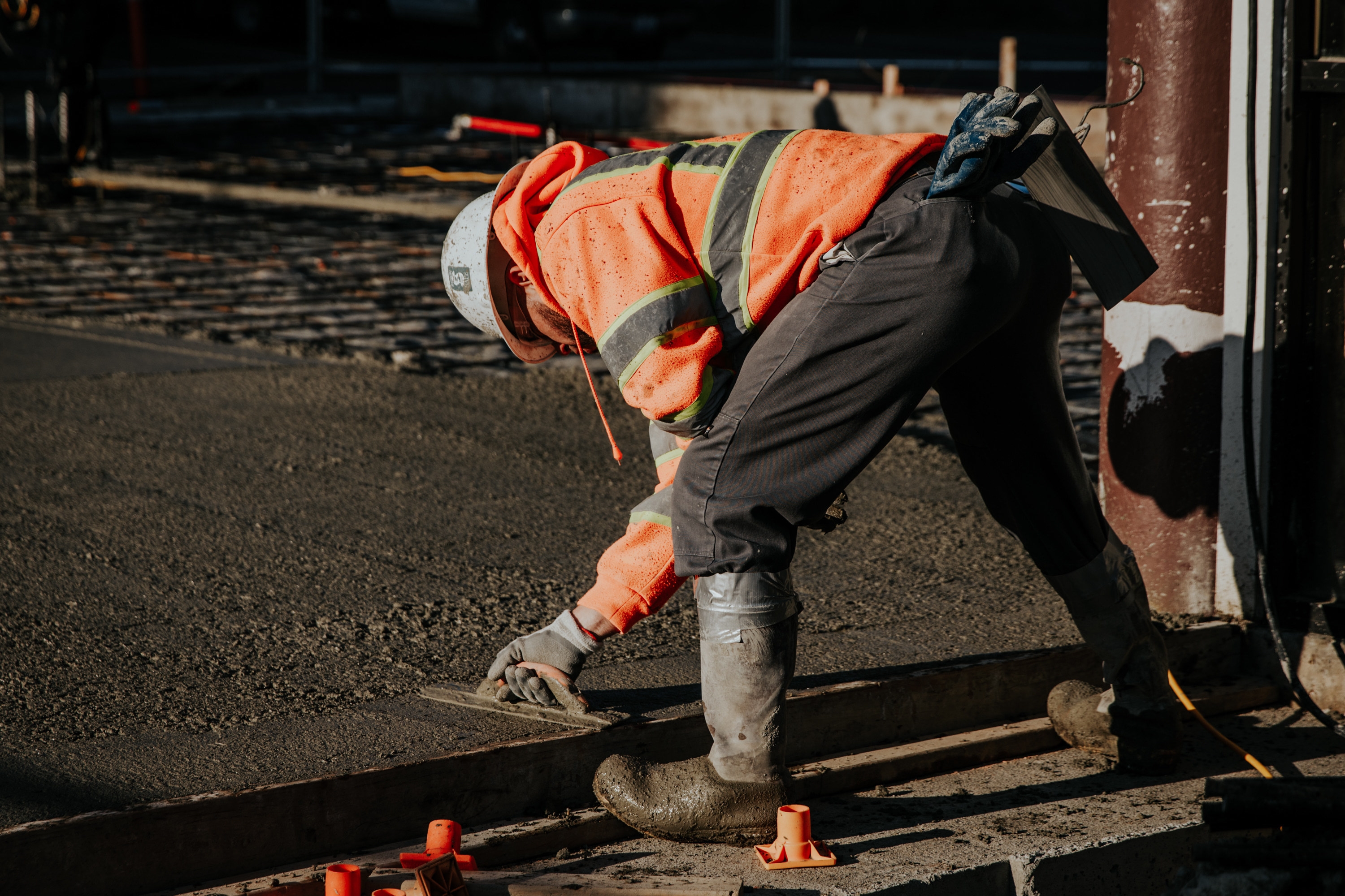 Manual floor levelling